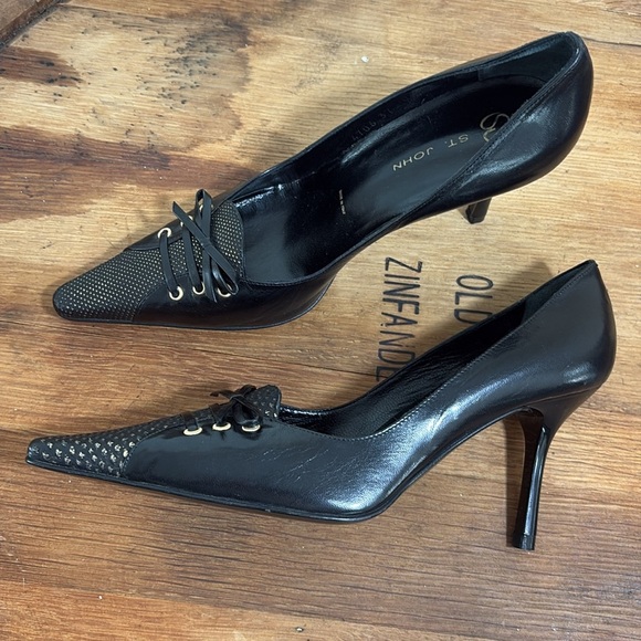 St John | Black Leather Bow Made In Italy NWOT Pointed Closed Toe Heels 7B - Picture 1 of 17